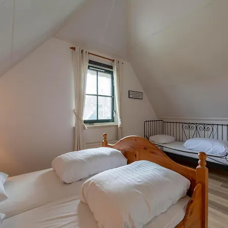 In Near The Вилла Каллантсог